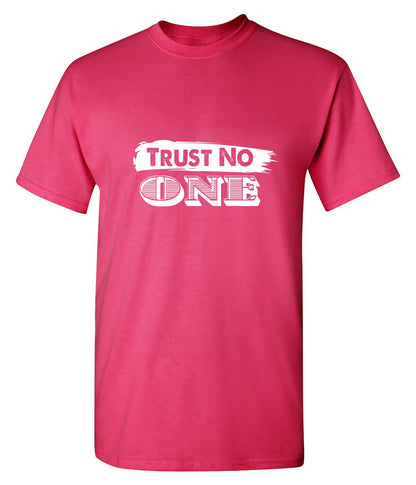 Funny T-Shirts design "Trust No One"